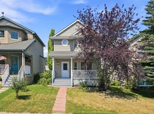 140 SE Hidden Point NW, Calgary, AB T3A 5P5