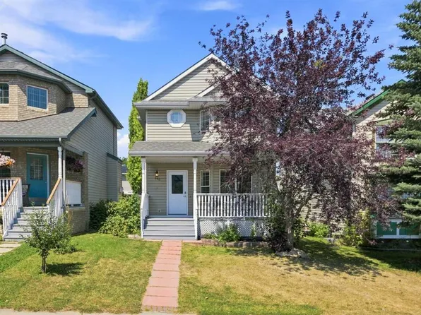 140 SE Hidden Point NW, Calgary, AB T3A 5P5