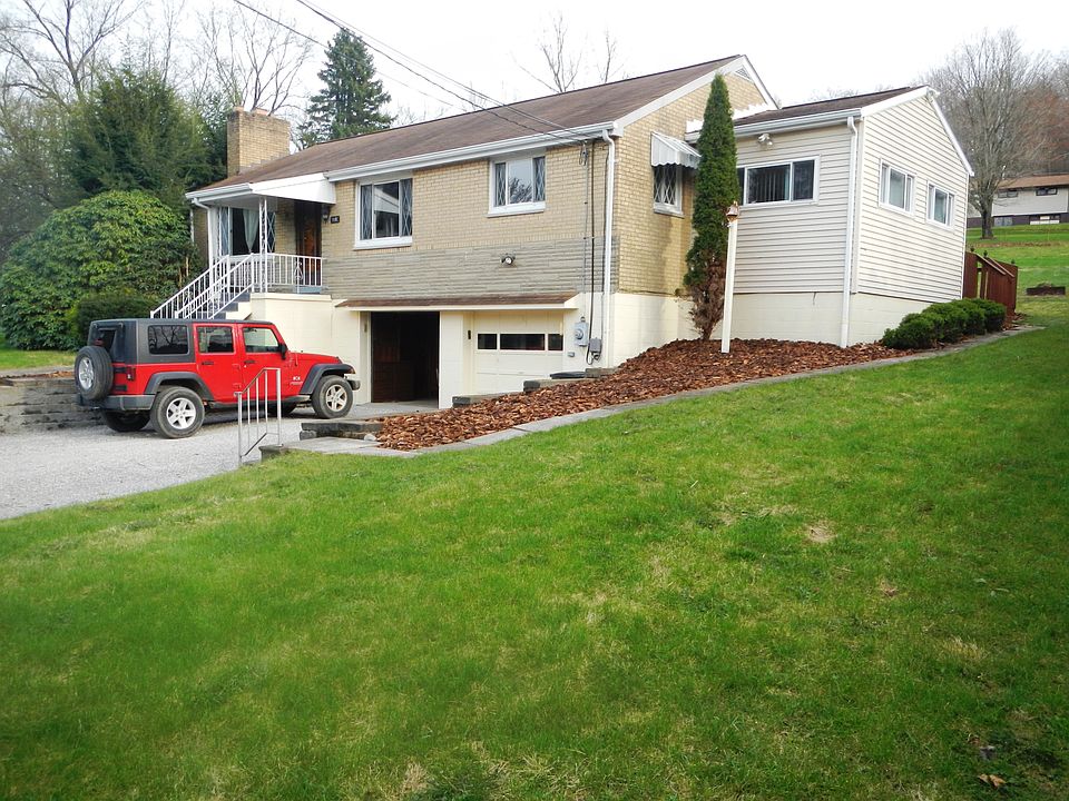 3 Bedroom 2 Bath Huge Yard