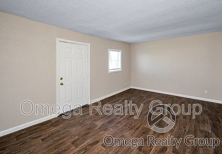 Camelot Apartments — Photo 24