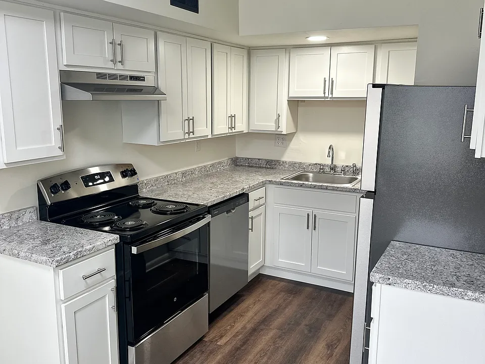 435 Hartford Sq