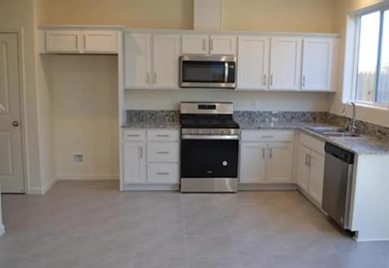 389 Shafer Ave — Photo 8
