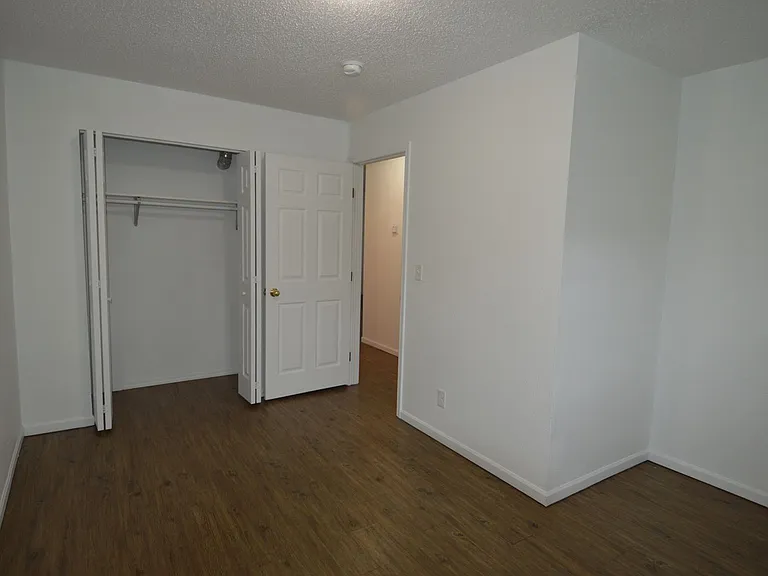 Evergreen Apartments — Photo 10