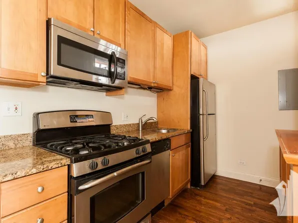 752 W Addison St, Chicago, IL 60613