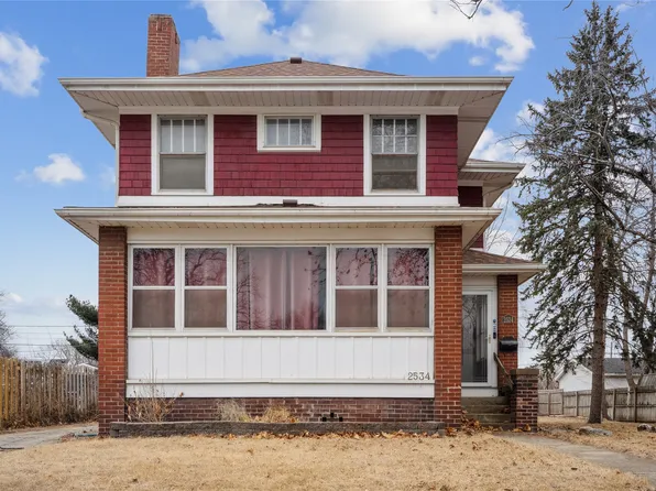 2534 E Walnut St, Des Moines, IA 50317