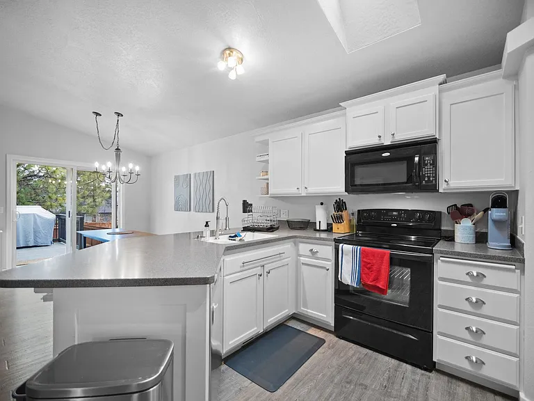 4511 E 15th Ave — Photo 13
