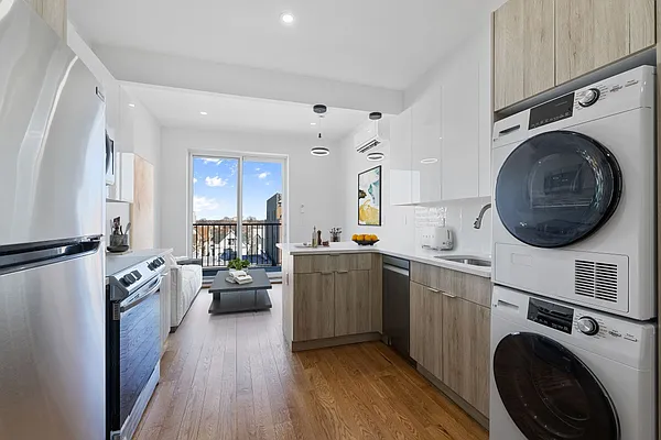 Rented by MNS | media 8