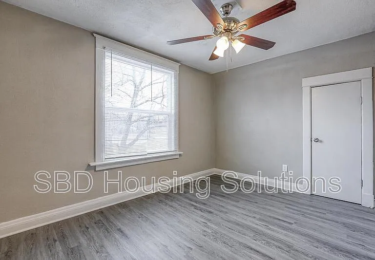 2256 S Sterling Ave — Photo 6