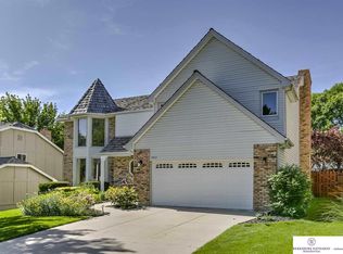 10512 Y St, Omaha, NE 68127