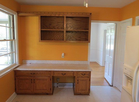 4th image of 2714 Northwoods Dr N