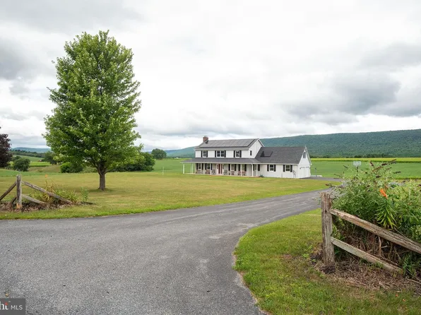 39 Mountain Rd, Kempton, PA 19529