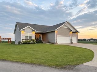 130 Lake Shore Dr, Dallas Center, IA 50063