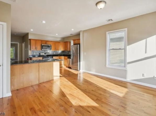 53 Portland Pl Floor 1