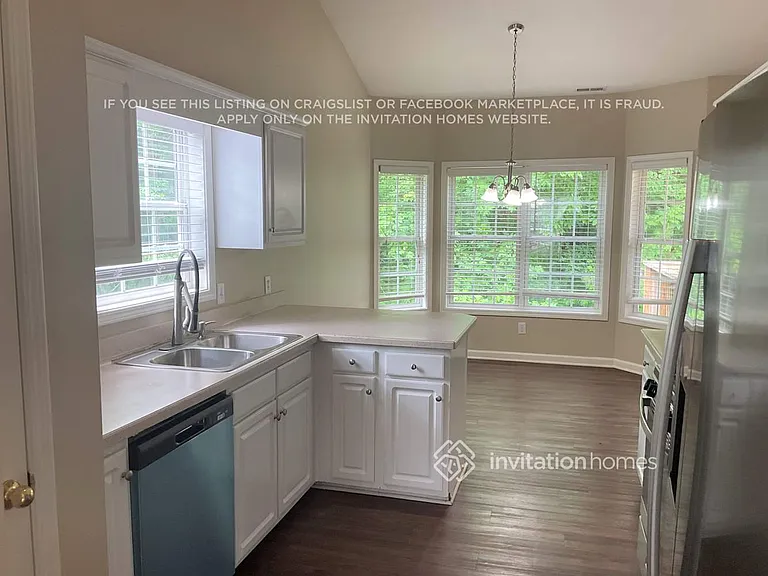 3670 McGuire Close NW — Photo 5
