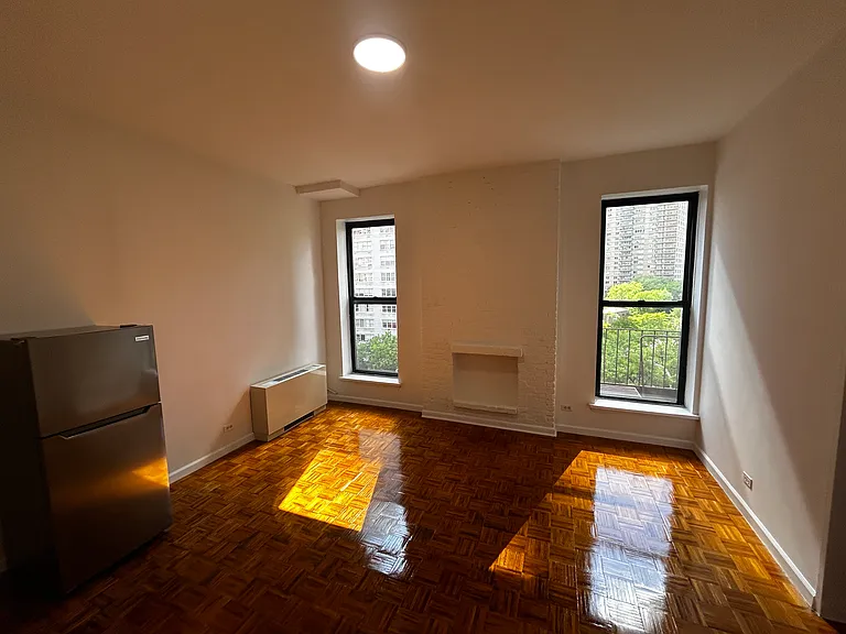 2020 Broadway #5E — Photo 3