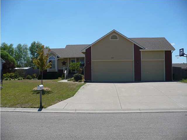 1st image of 517 Parkwood Dr E