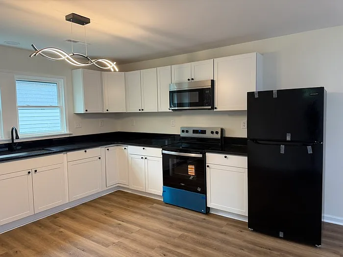 104 Howard St — Photo 4