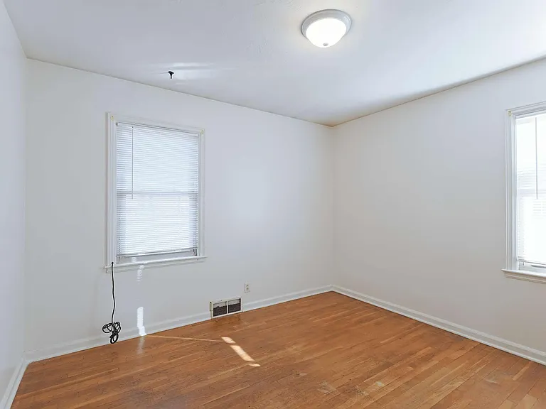 940 S 48th St — Photo 16