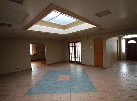 2nd image of 2104 Worthington Ave