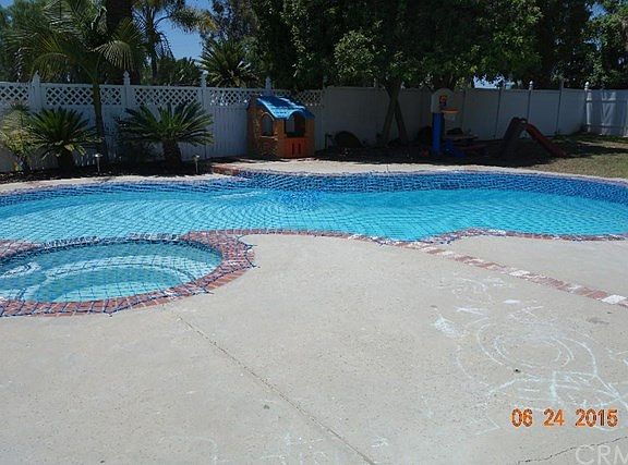 3rd image of 9821 Bogardus Ave