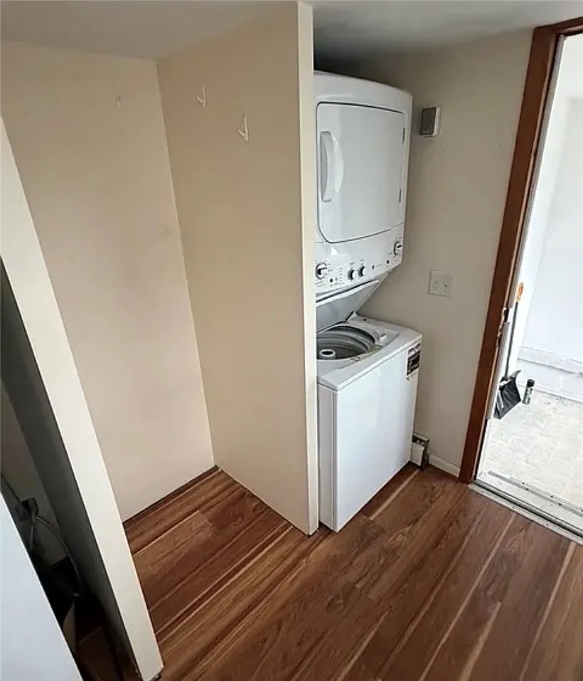 2 bed, 1.0 bath, 2395 sqft, $1,800 — Photo 4