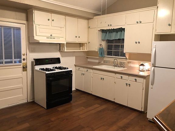 2nd image of 1104 S Avenue B