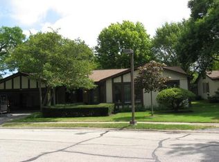 1452 Estate Ln, Glenview, IL 60025