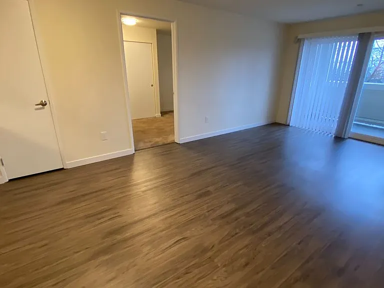 Daniels Apartments — Photo 26