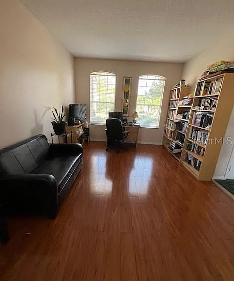 806 Lost Grove Cir — Photo 4