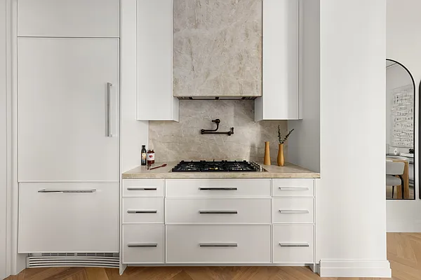 Sold by The Agency | media 25