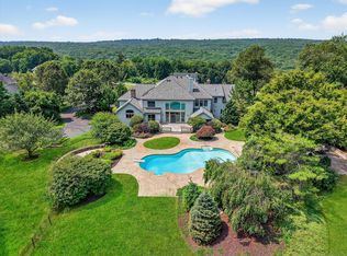 15 Farm Meadow Rd, Newtown, CT 06470