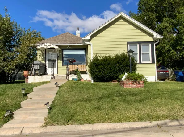 332 W 10th St, Crete, NE 68333