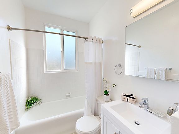 5th image of 2844 Lyon St APT 204