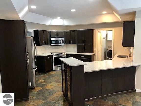 3rd image of 14624 Tomahawk Ln