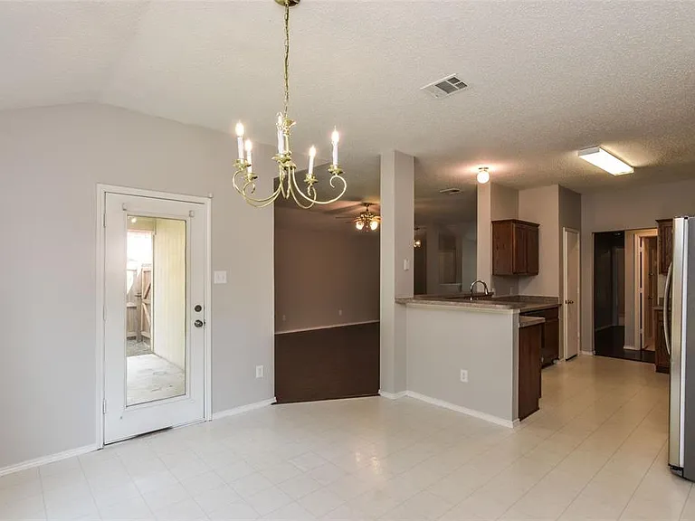 2404 Glenhaven Dr — Photo 11