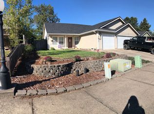 1640 Daugherty Ave, Cottage Grove, OR 97424