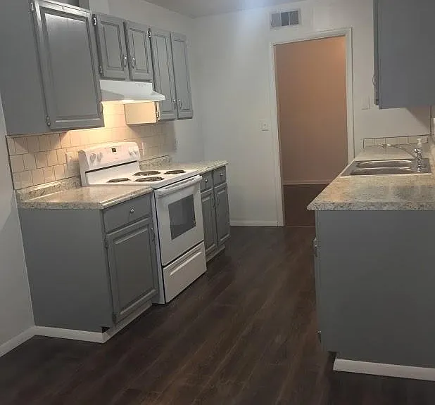 4949 Cornell Dr — Photo 3