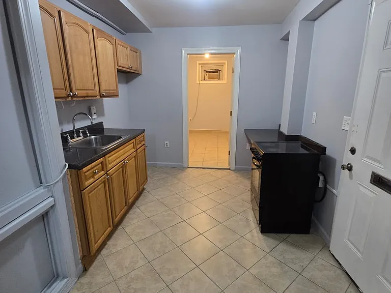 144 Getty Ave #AA — Photo 2