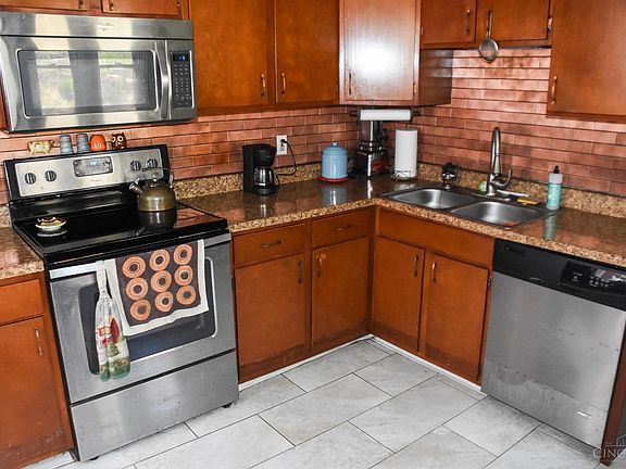 2nd image of 3964 Ardmore Ave