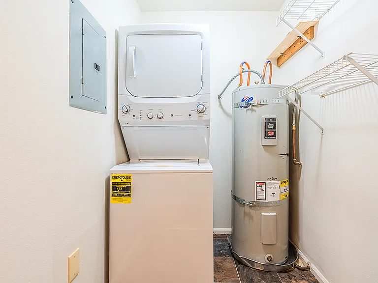 Bellevue Heights Apartments — Photo 19