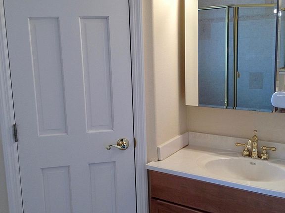 5th image of 7061 Ridgewood Ave #7061
