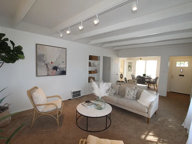 Charming Midtown Ventura Home- 3 Bedroom + 1.75 Bath — Photo 9