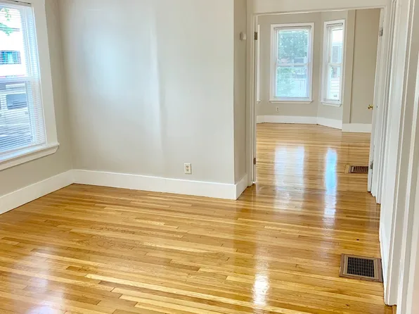 12 Walter St, Lynn, MA 01902