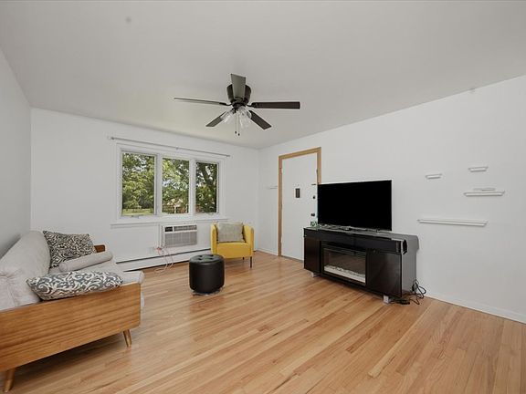 5th image of 1725 Howard Ave APT 201