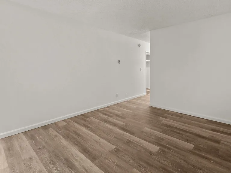 11946 Montana Ave #103 — Photo 24