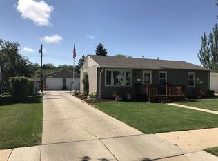 1913 7th St NW, Minot, ND 58703