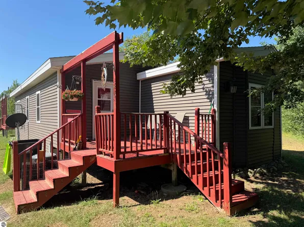 8819 Harlan Rd, Copemish, MI 49625