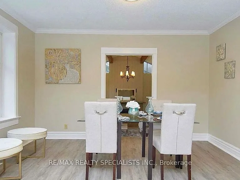 1395 Lorne Park Rd — Photo 15