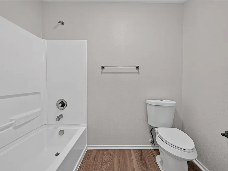 2201 Stoneleigh Pl — Photo 19