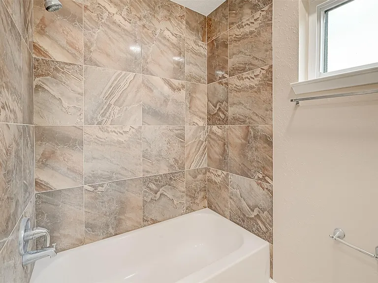 2302 Brook View Ln — Photo 25